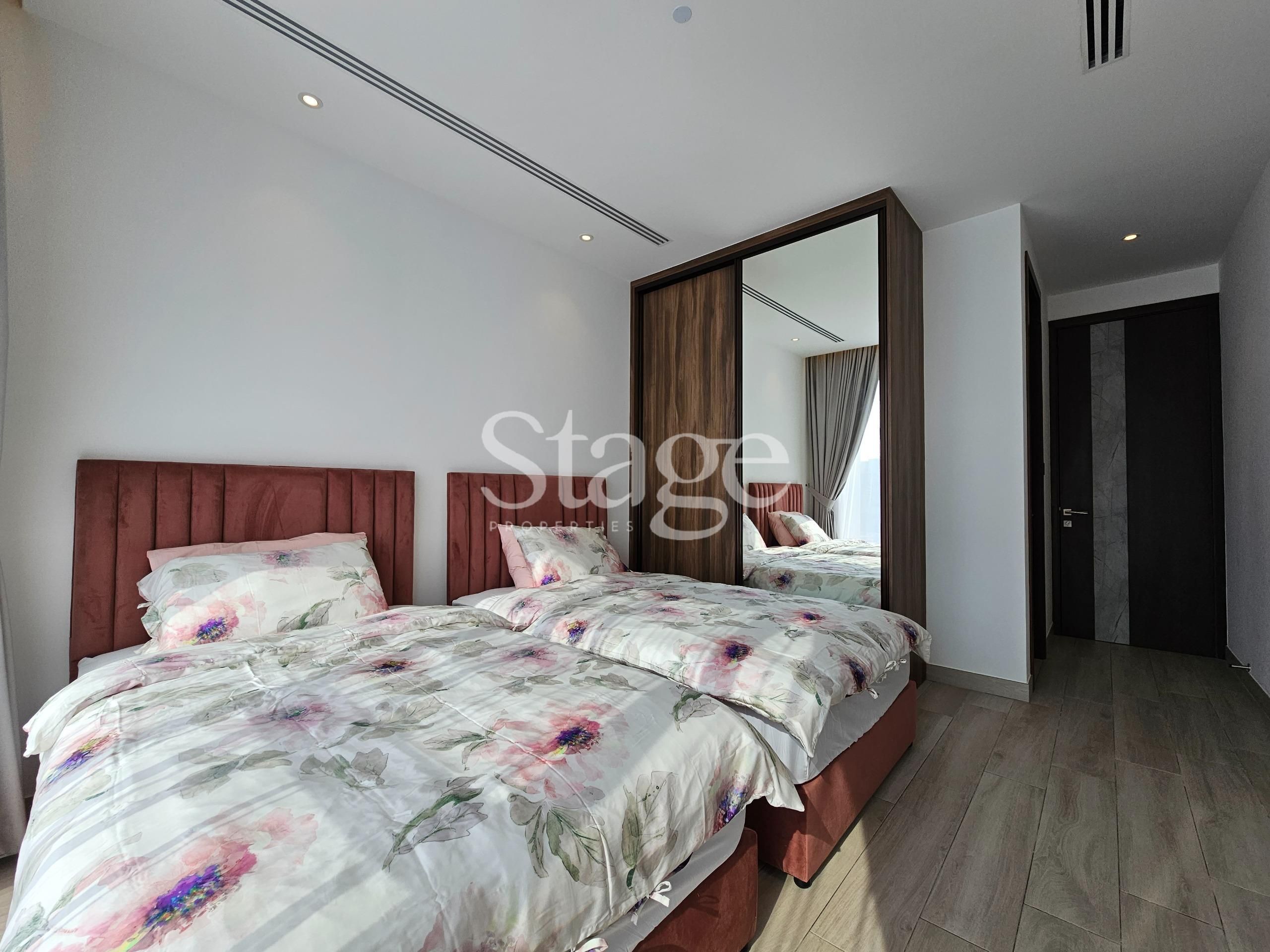 فيلا من ٤ غرف نوم للإيجار في Jumeirah Village Circle، Dubai VI8142L