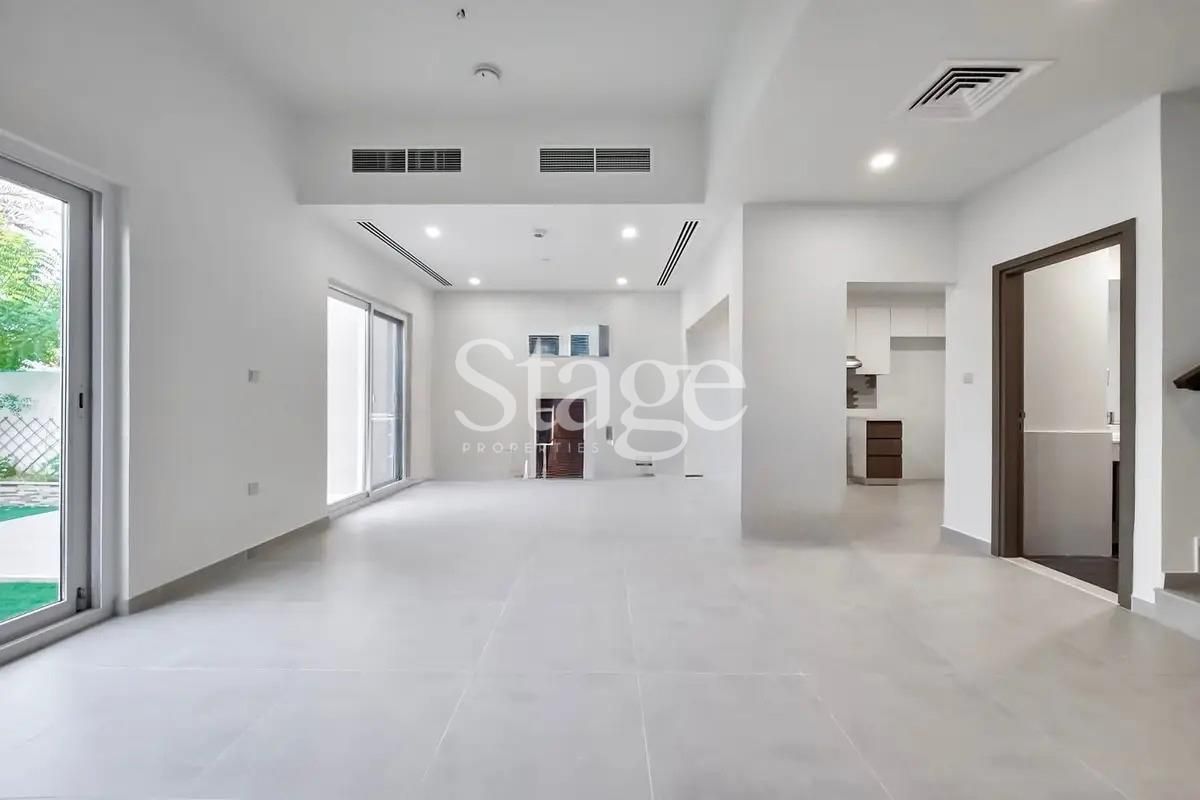 3 bedrooms Townhouse for Sale in Dubai Land, Dubai TH8573S