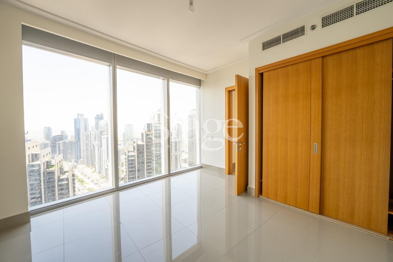 Fully fitted kitchen with 1 bedroom apartment for sale in Downtown Dubai