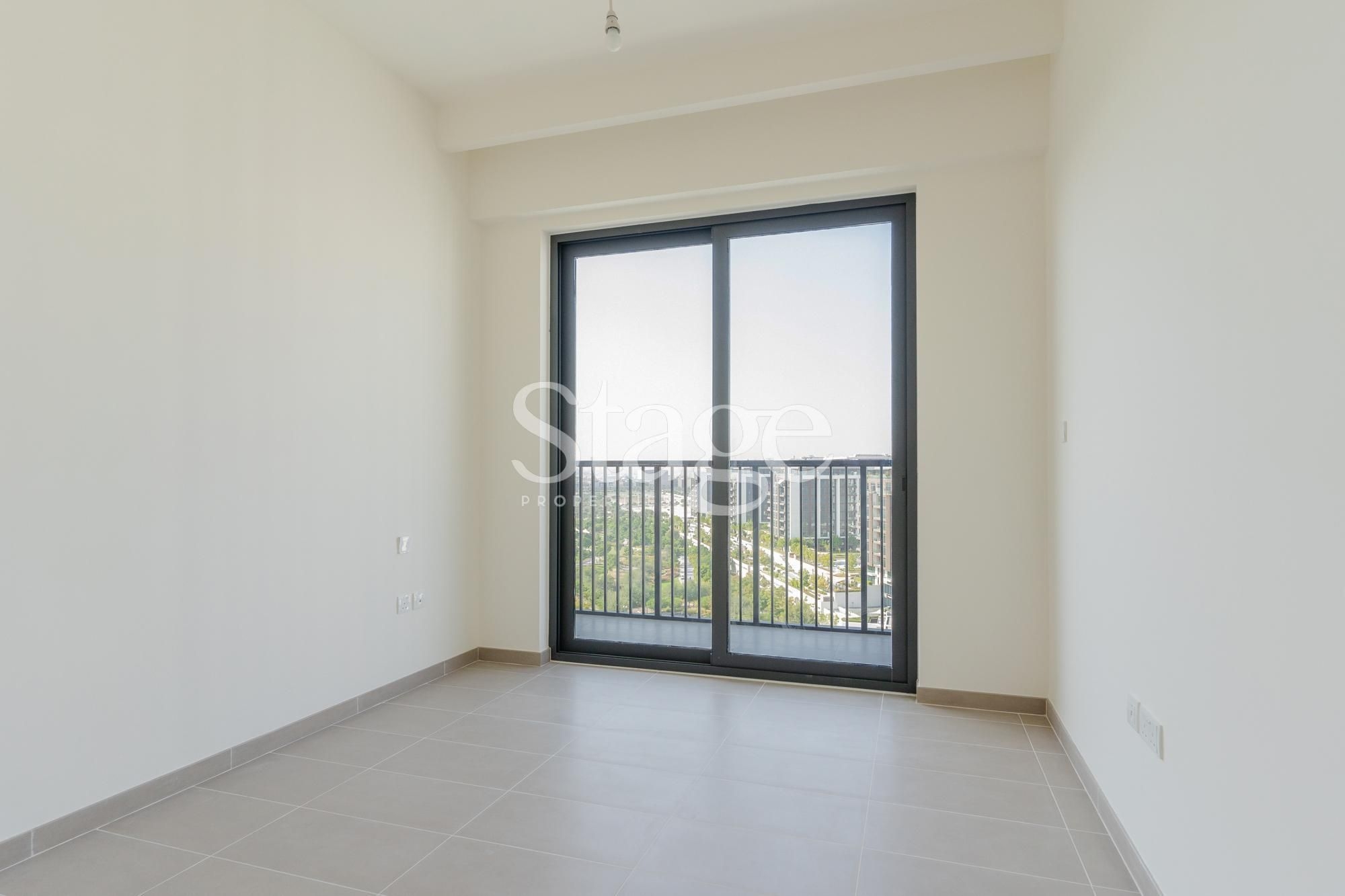 Huge 3 bedrooms apartment for sale in Dubai Hills