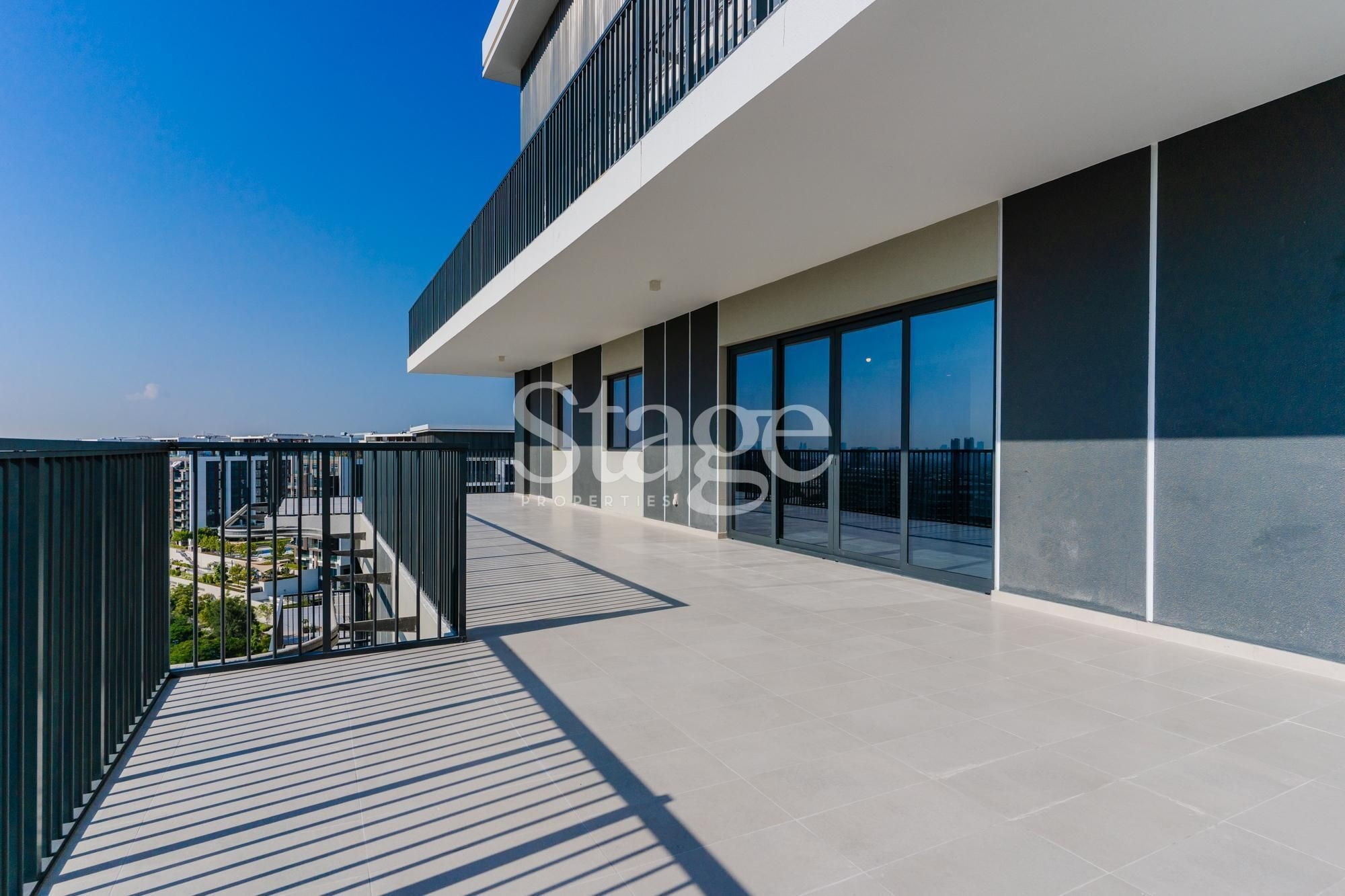 Huge 3 bedrooms apartment for sale in Dubai Hills