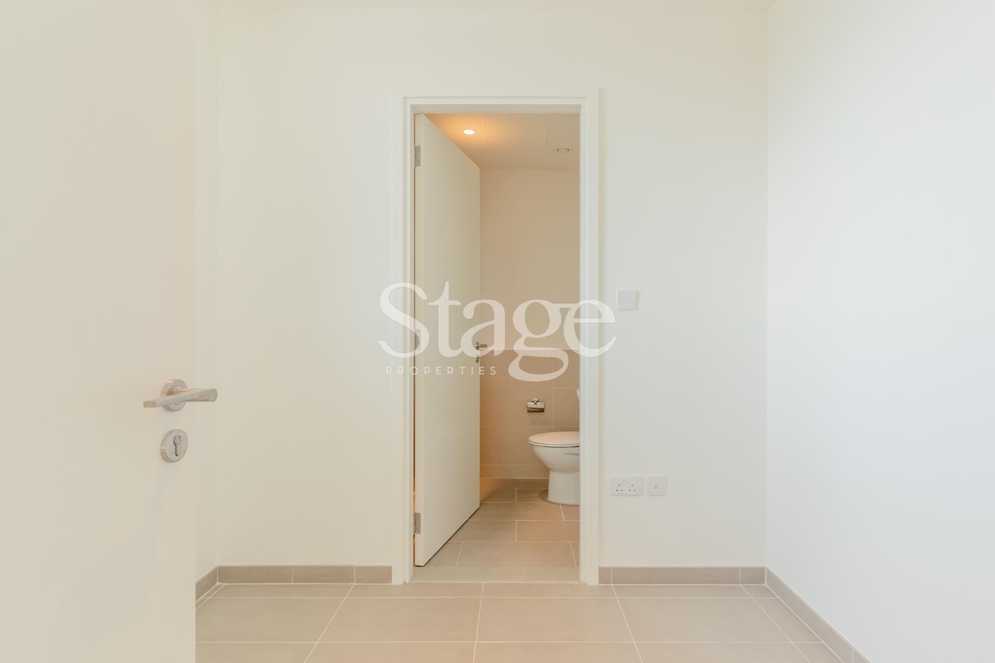 Huge 3 bedrooms apartment for sale in Dubai Hills