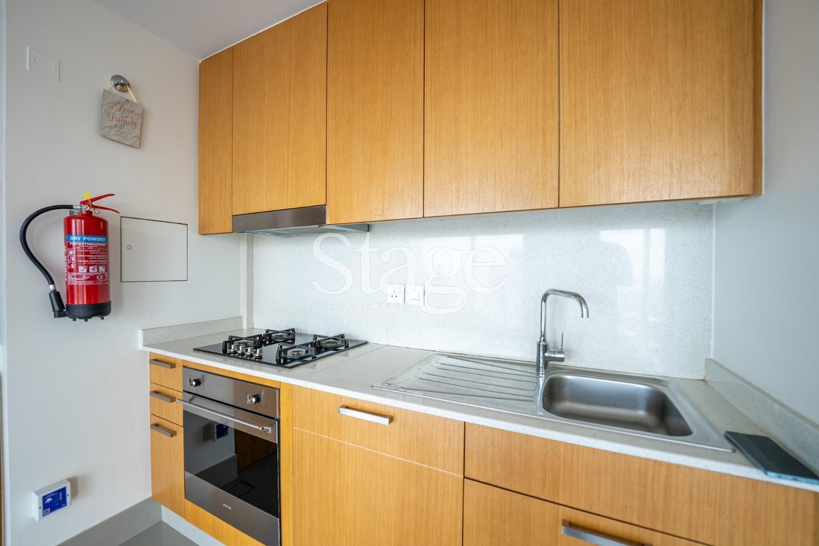 Fully fitted kitchen with 1 bedroom apartment for sale in Downtown Dubai