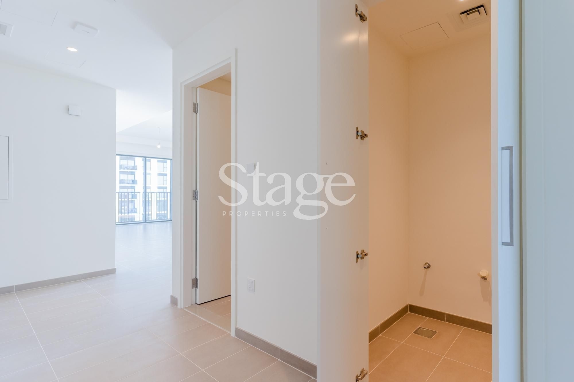 Huge 3 bedrooms apartment for sale in Dubai Hills